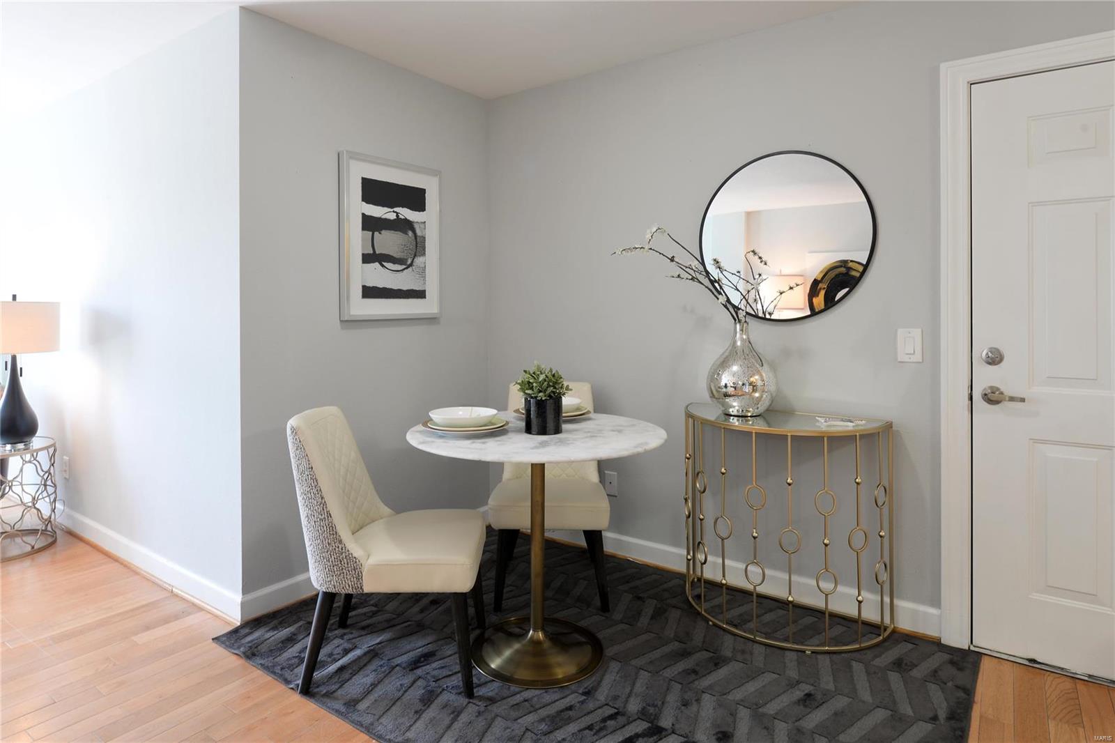 Pershing Ave Condo - Residential