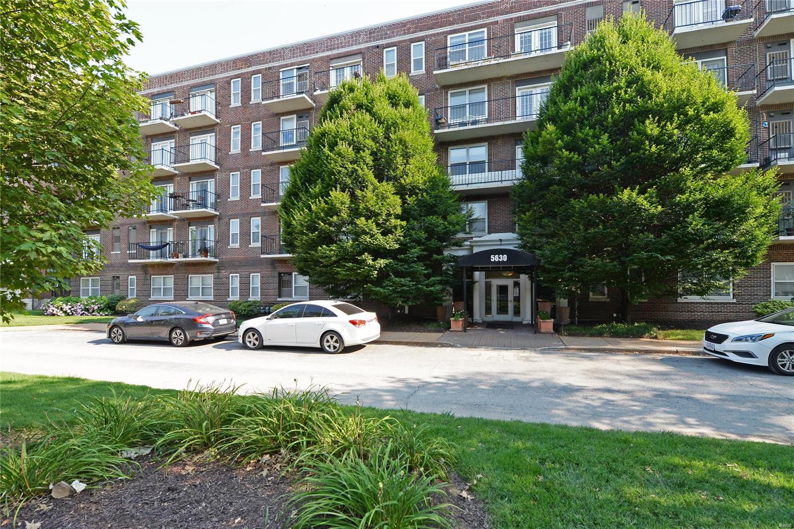 Pershing Ave Condo - Residential