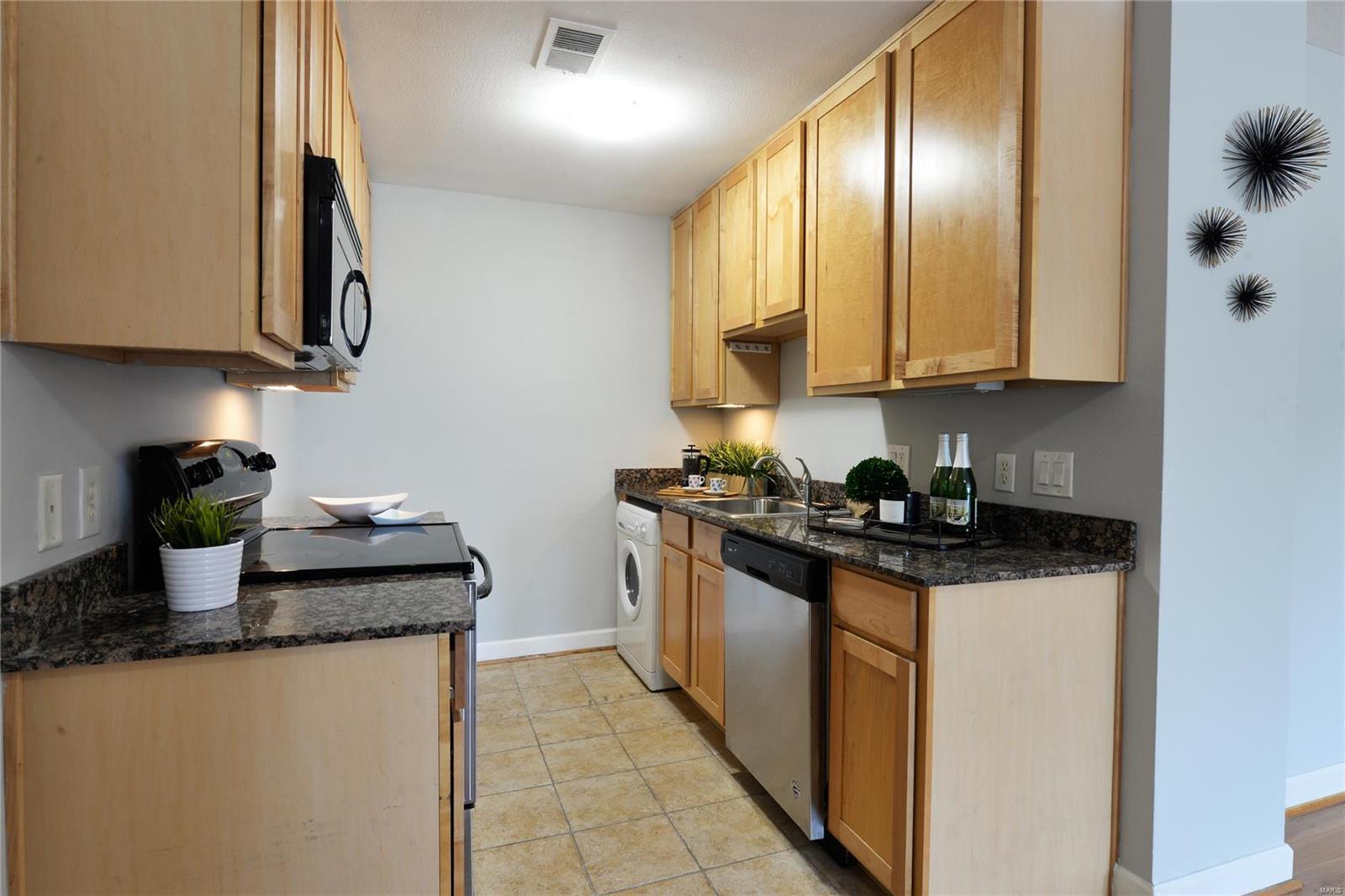 Pershing Ave Condo - Residential