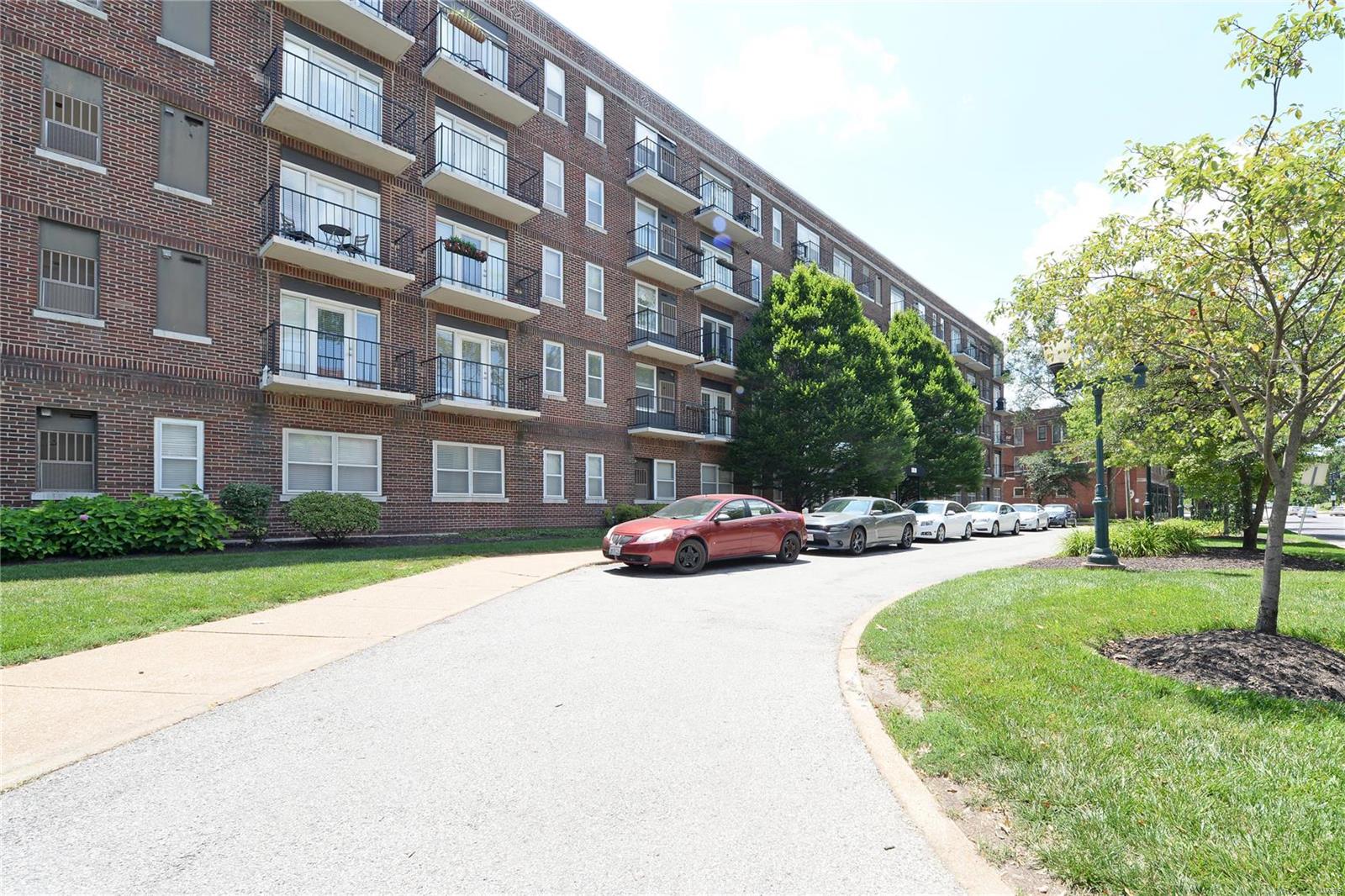 Pershing Ave Condo - Residential