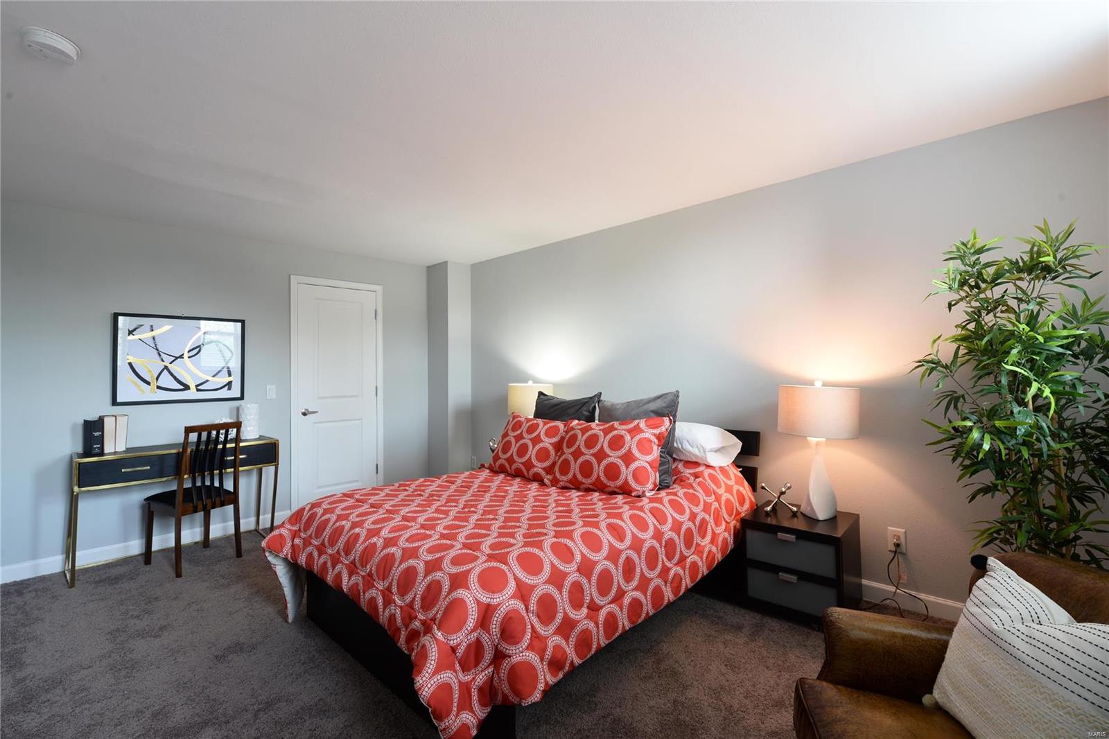 Pershing Ave Condo - Residential