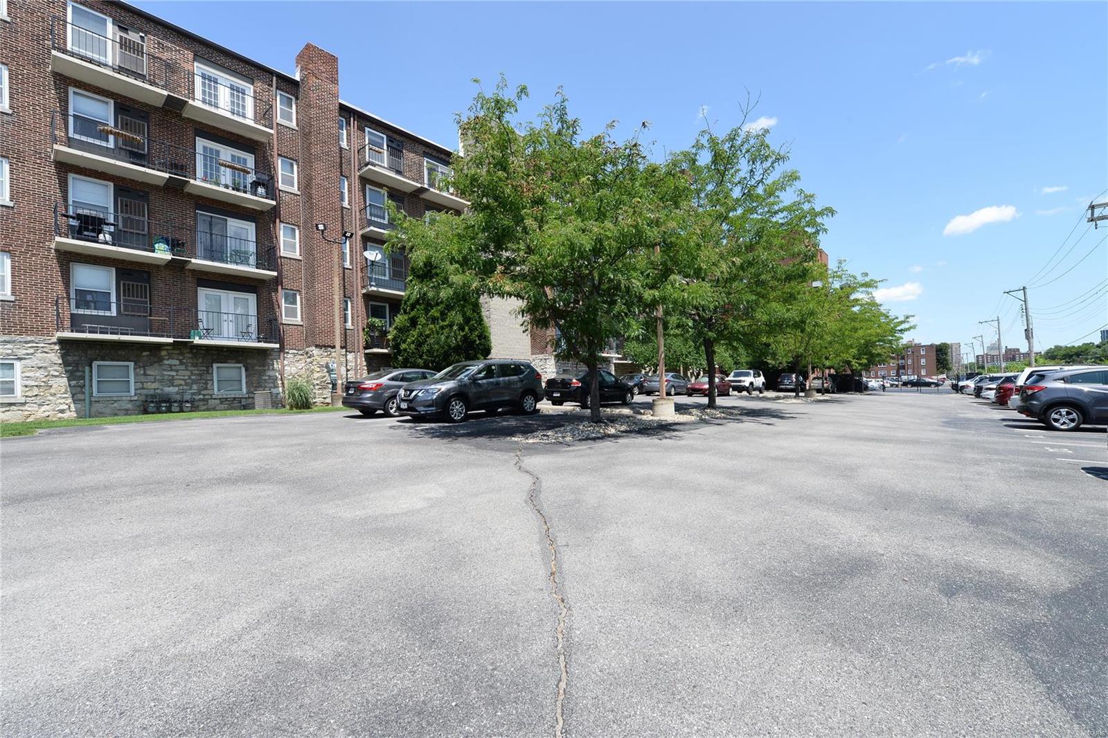 Pershing Ave Condo - Residential