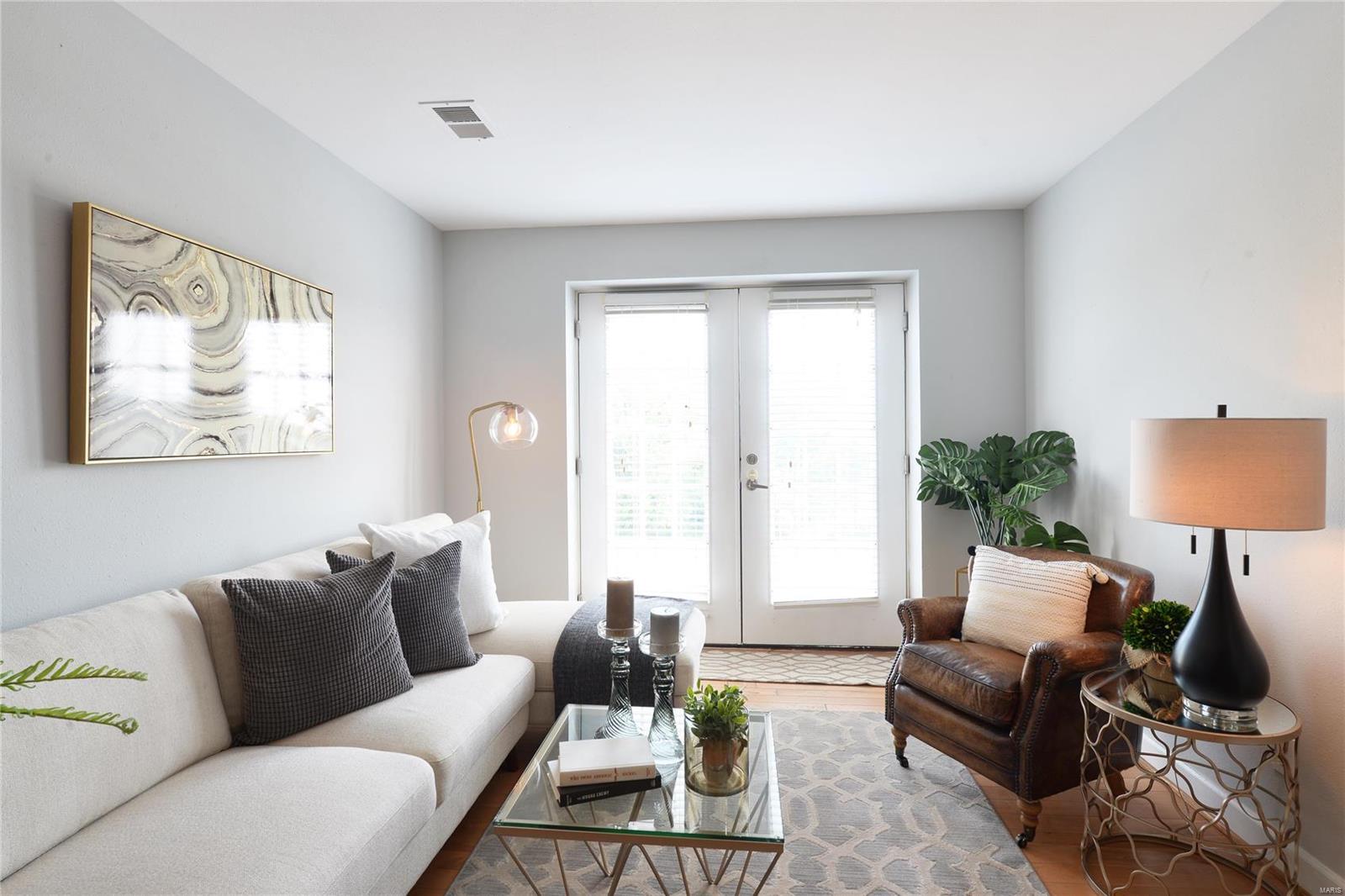 Pershing Ave Condo - Residential