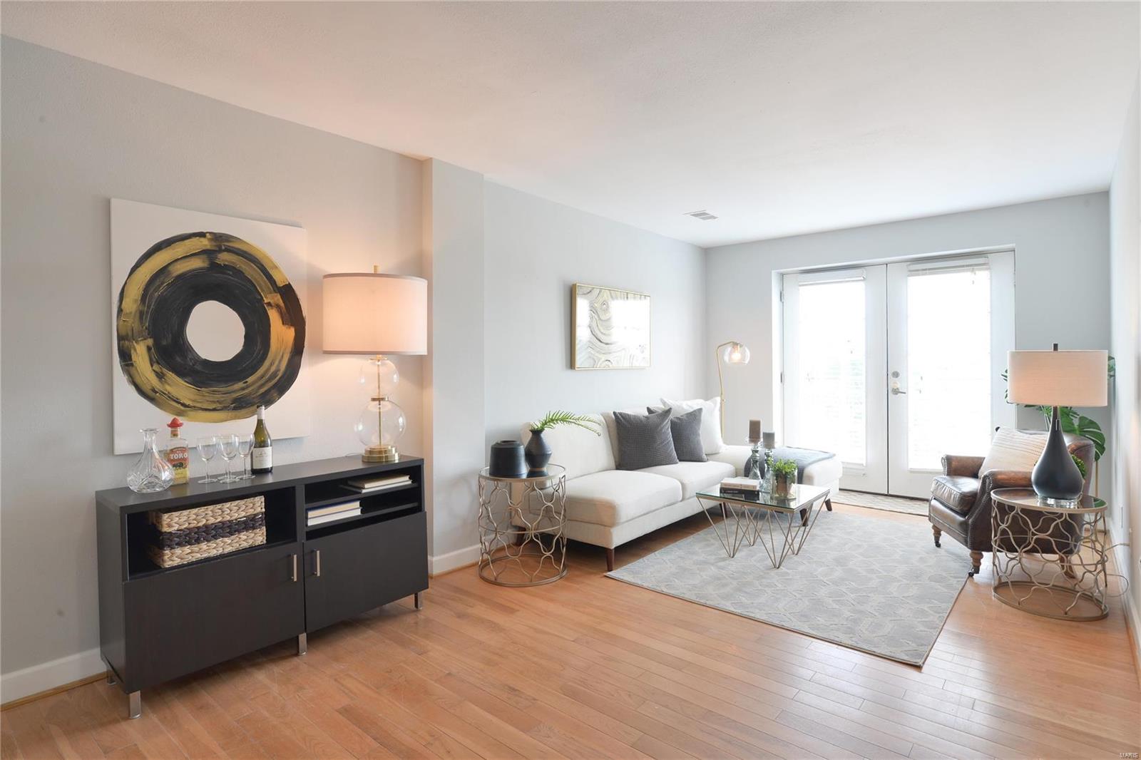 Pershing Ave Condo - Residential