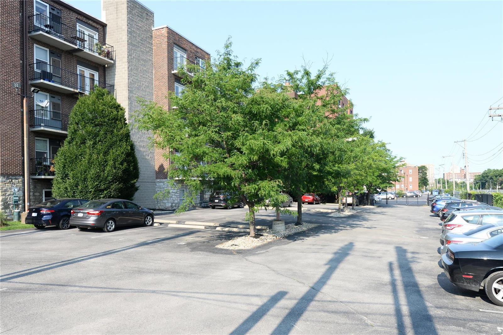 Pershing Ave Condo - Residential