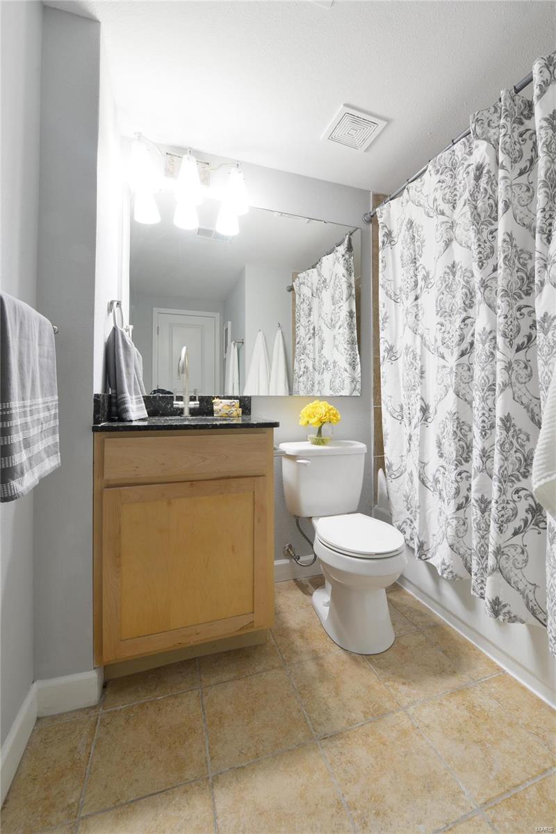 Pershing Ave Condo - Residential