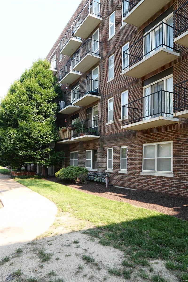 Pershing Ave Condo - Residential