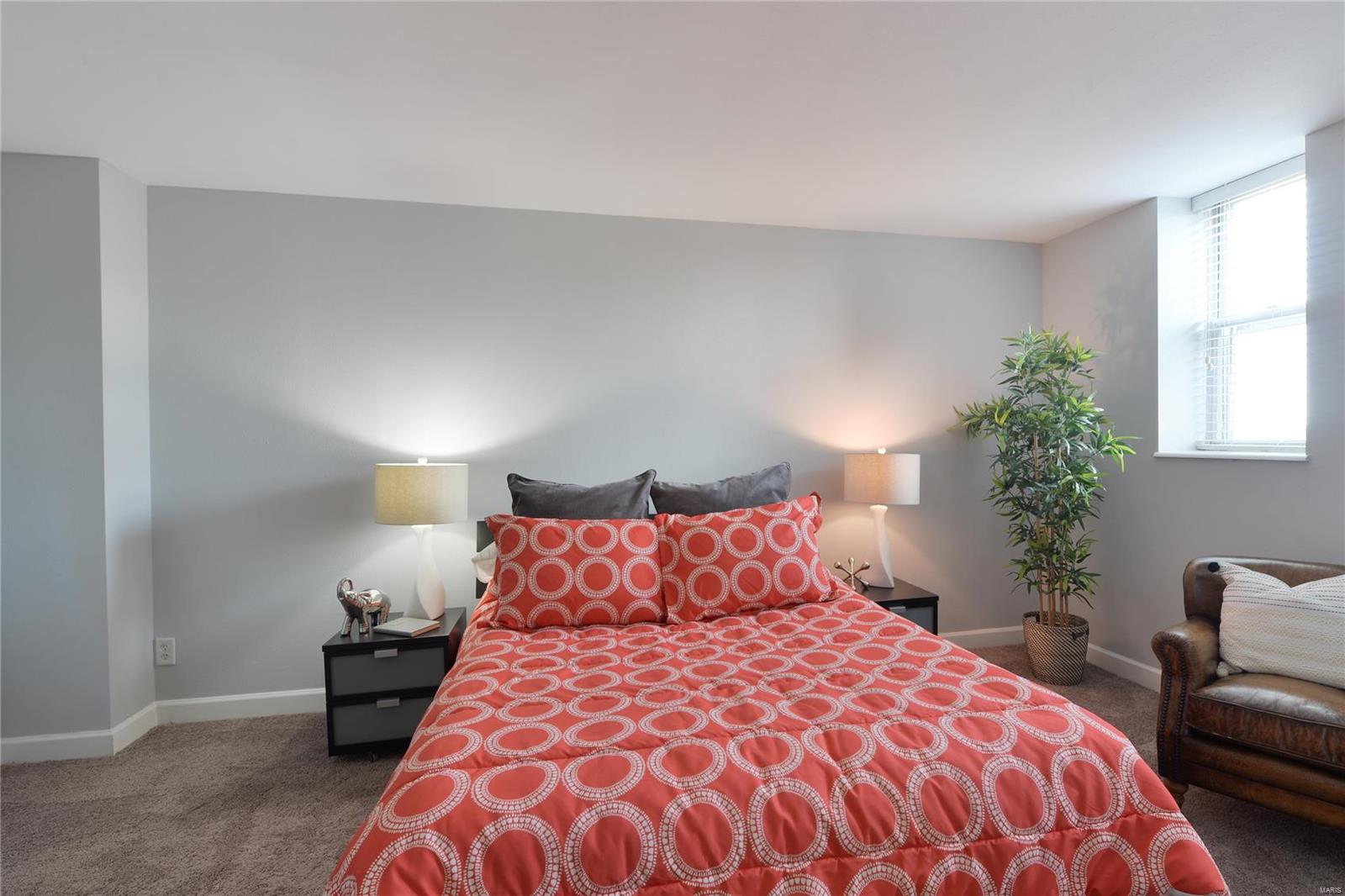 Pershing Ave Condo - Residential