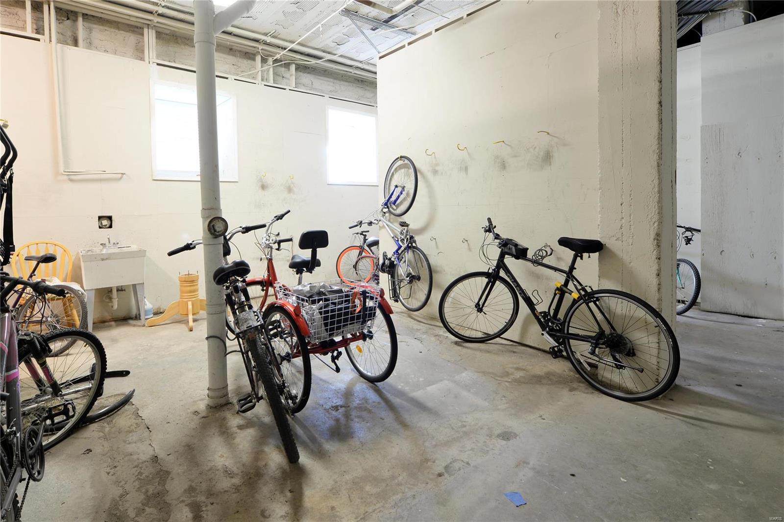 Pershing Ave Condo - Residential