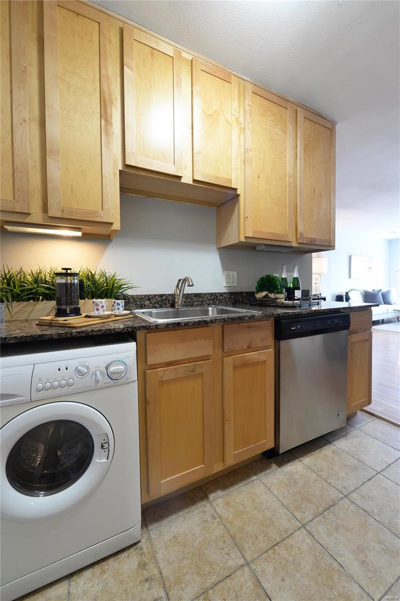 Pershing Ave Condo - Residential