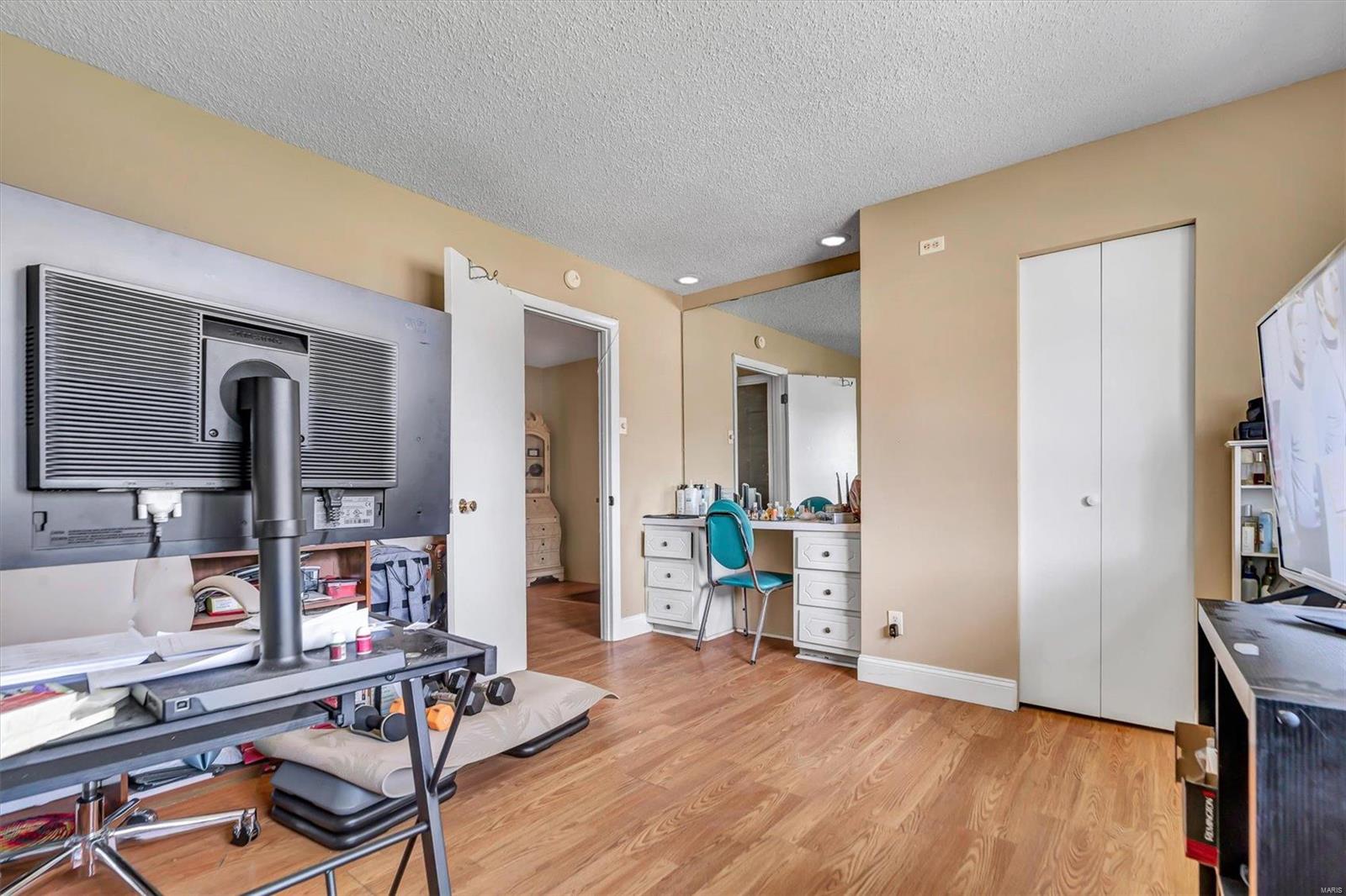 Hazelcrest Condo - Residential