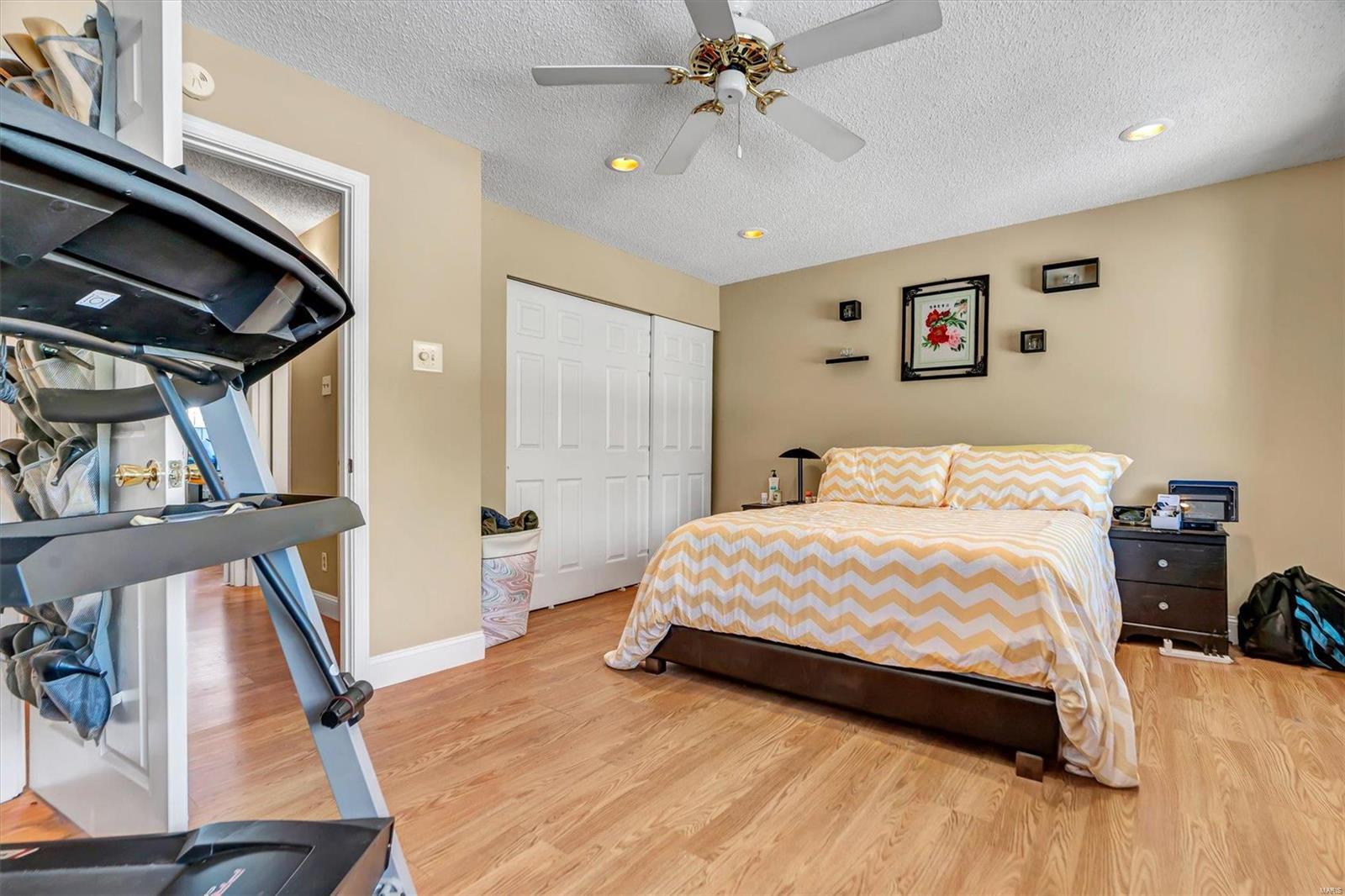 Hazelcrest Condo - Residential