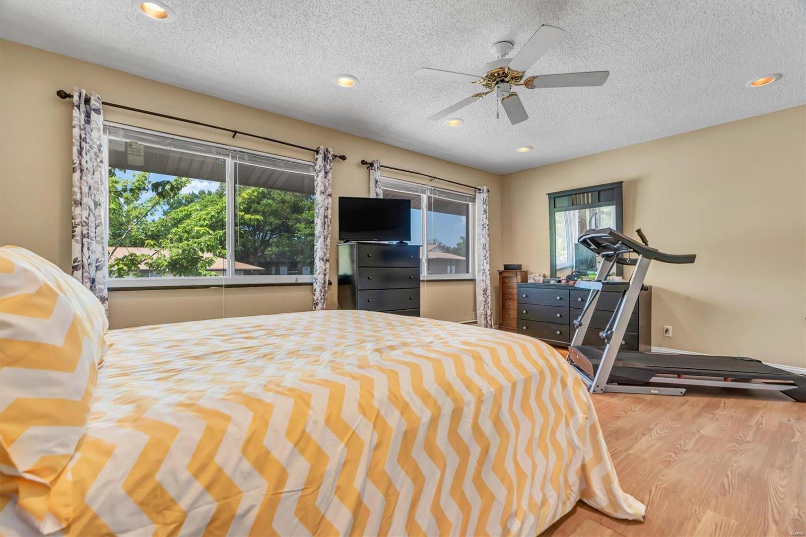 Hazelcrest Condo - Residential