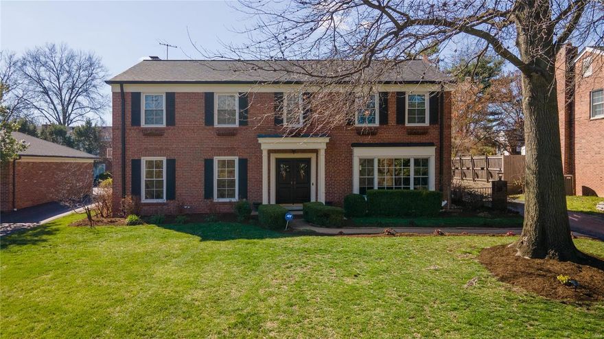 Center hall colonial in La Hacienda neighborhood. Spacious bedrooms, updated full baths. Newer flooring in basement. Good storage. Additional Rooms: Sun Room