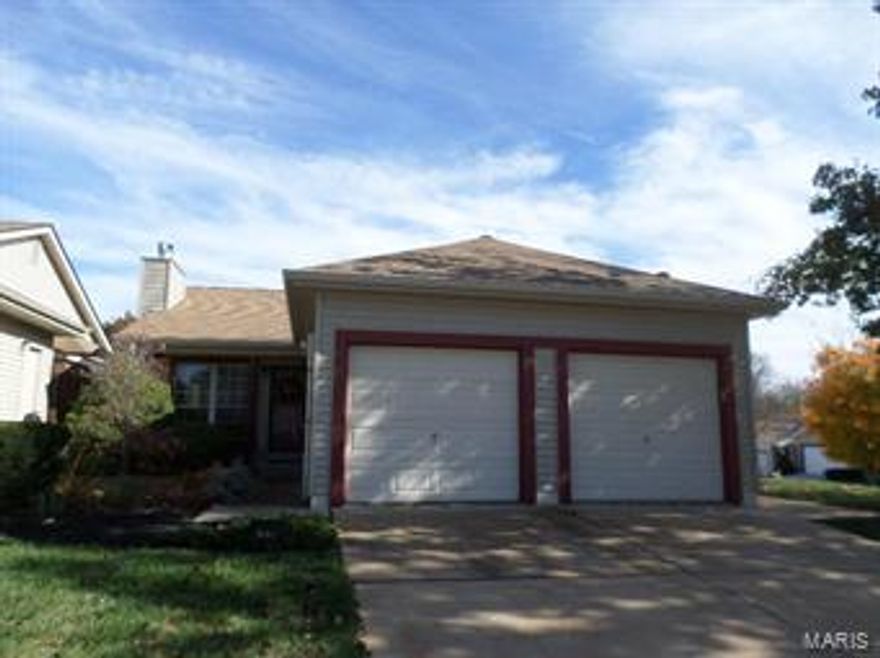 Charming 2 bedroom, 1 bath villa has been lovingly maintained by original owner. Kitchen updates include cabinets, countertops, lighting, stainless steel appliances and more. Bath has been updated & has extra storage. The fresh paint & neutral carpet make decorating easy. The Gas Fireplace is great for cozy nights.  Deck & Vinyl siding installed '15. The appliances including the washer and dryer, refrigerator, built in microwave, stove and dishwasher complete this cook's kitchen and all stay with the villa!  With an attached garage and small yard (maintained by the association) this is people and pet friendly. The lower level has a finished room for use as an office or extra sleeping room. The location is convenient and yet tucked back in a charming neighborhood. This is a must see for the buyer who wants a villa with a house feel.  Parkway Schools.  Close to shopping, restaurants, transportation and highways. Location: End Unit, Ground Level