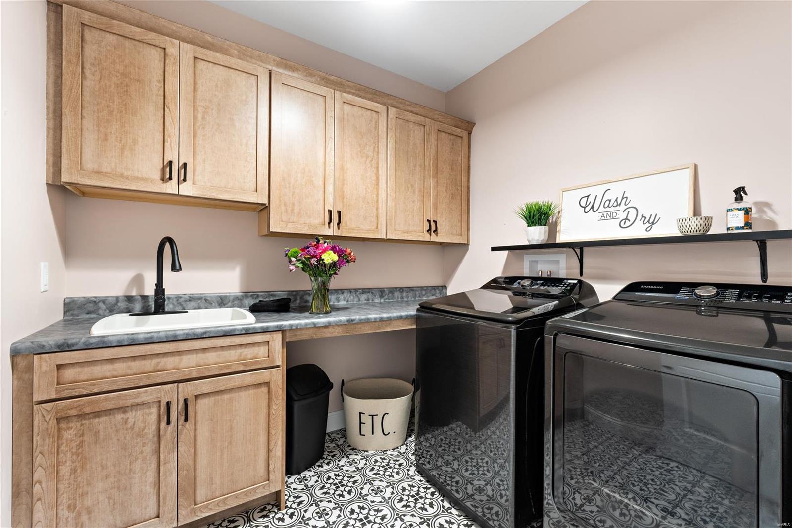 Eureka, Missouri 63025, United States, 3 Bedrooms Bedrooms, ,3 BathroomsBathrooms,Residential,Pending,25506