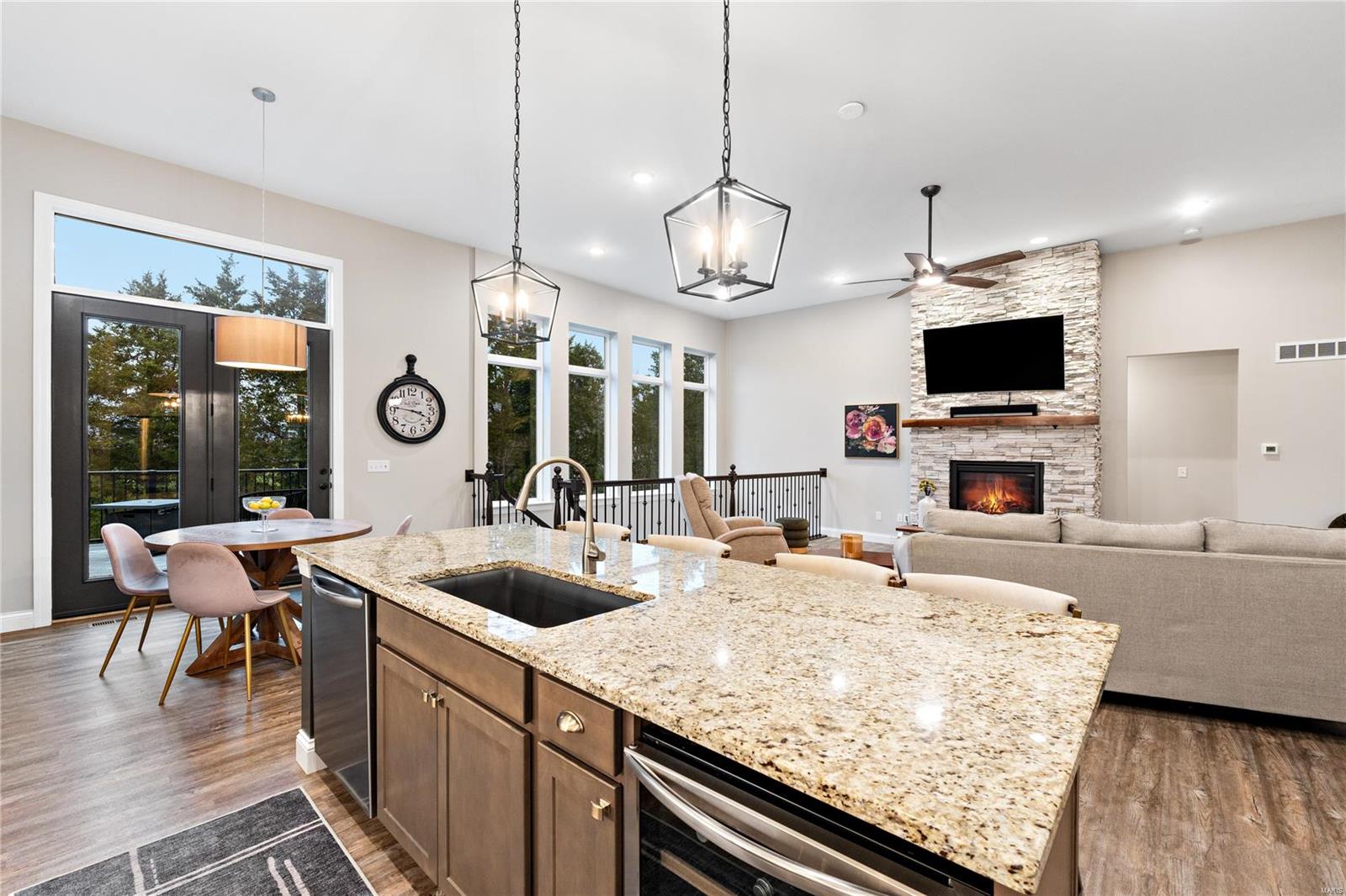 Eureka, Missouri 63025, United States, 3 Bedrooms Bedrooms, ,3 BathroomsBathrooms,Residential,Pending,25506