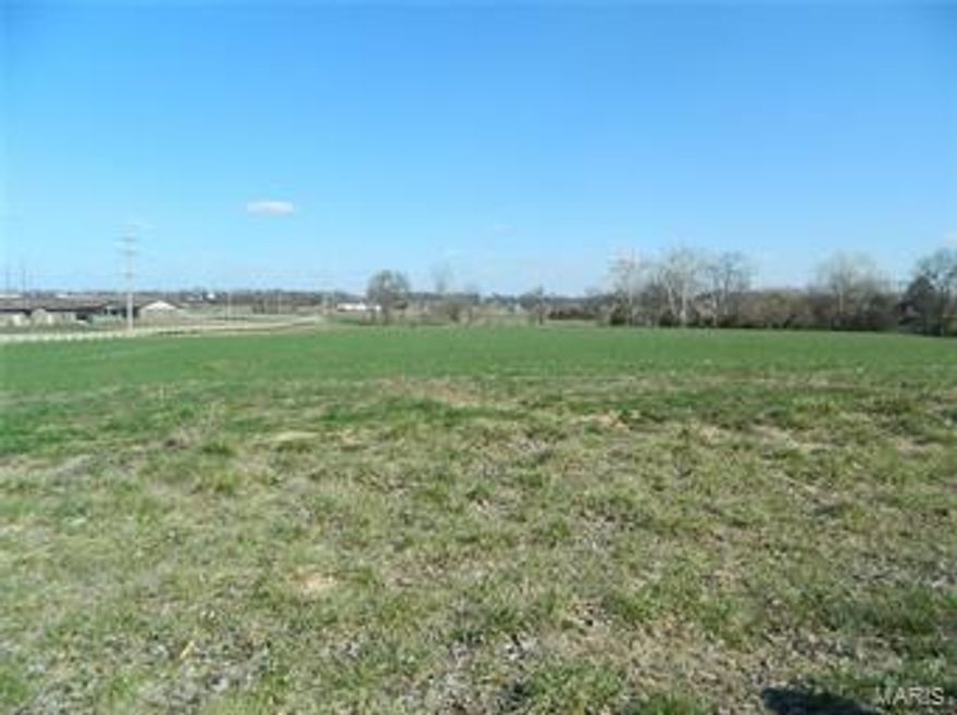 Great development ground. Close to town, has lots of road frontage. Sewer and gas already on property.