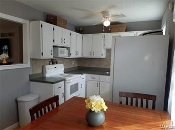 Country Club Manor 02 - Residential