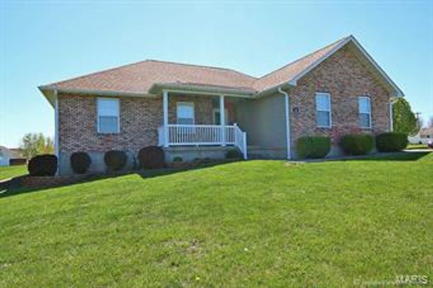 Fantastic home on Barefield Court.  Nice corner lot.  3 bedroom 2 bath home features an open floor plan & tons of nice finished from the hardwood floors to the new granite kitchen counte rtop.  There is also a a very nice covered walk-out patio & 2 car garage.