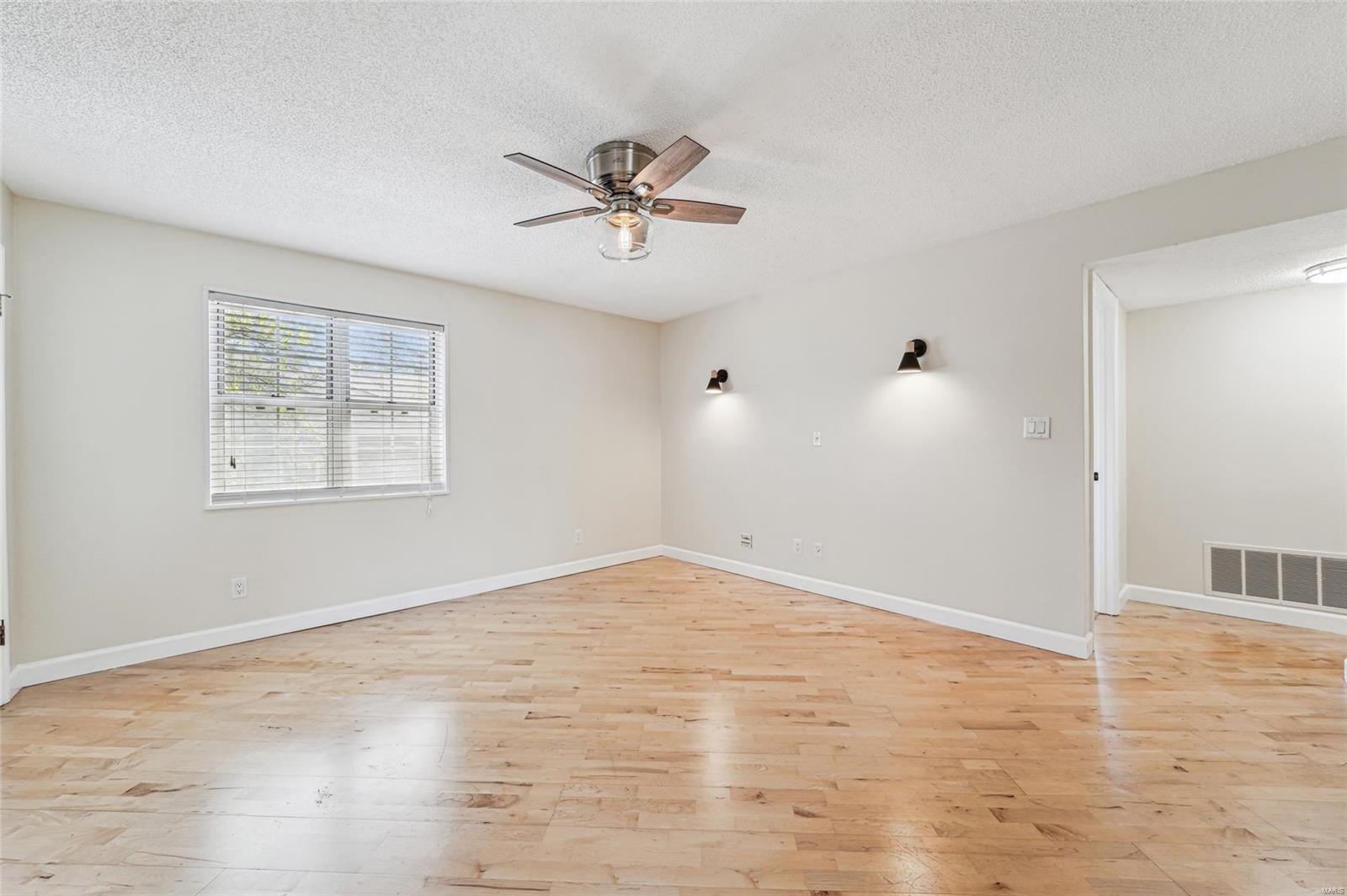 1521 Oriole Lane