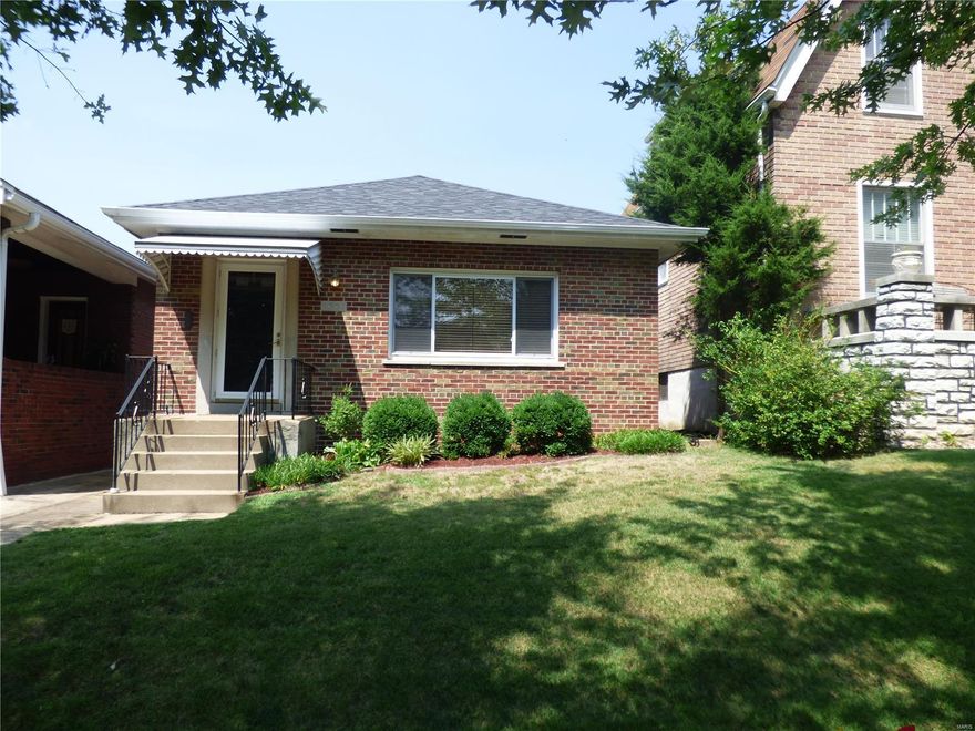 Move in ready brick bungalow in the popular South Hampton neighborhood. Gleaming hardwood floors throughout. Spacious living room and dining room, eat in kitchen as well. Updated bath! Bonus room has back yard access and could be a family room or 3rd bedroom. Basement is very suitable to finish and has a nice wood bar very clean! Backyard is level and fenced.