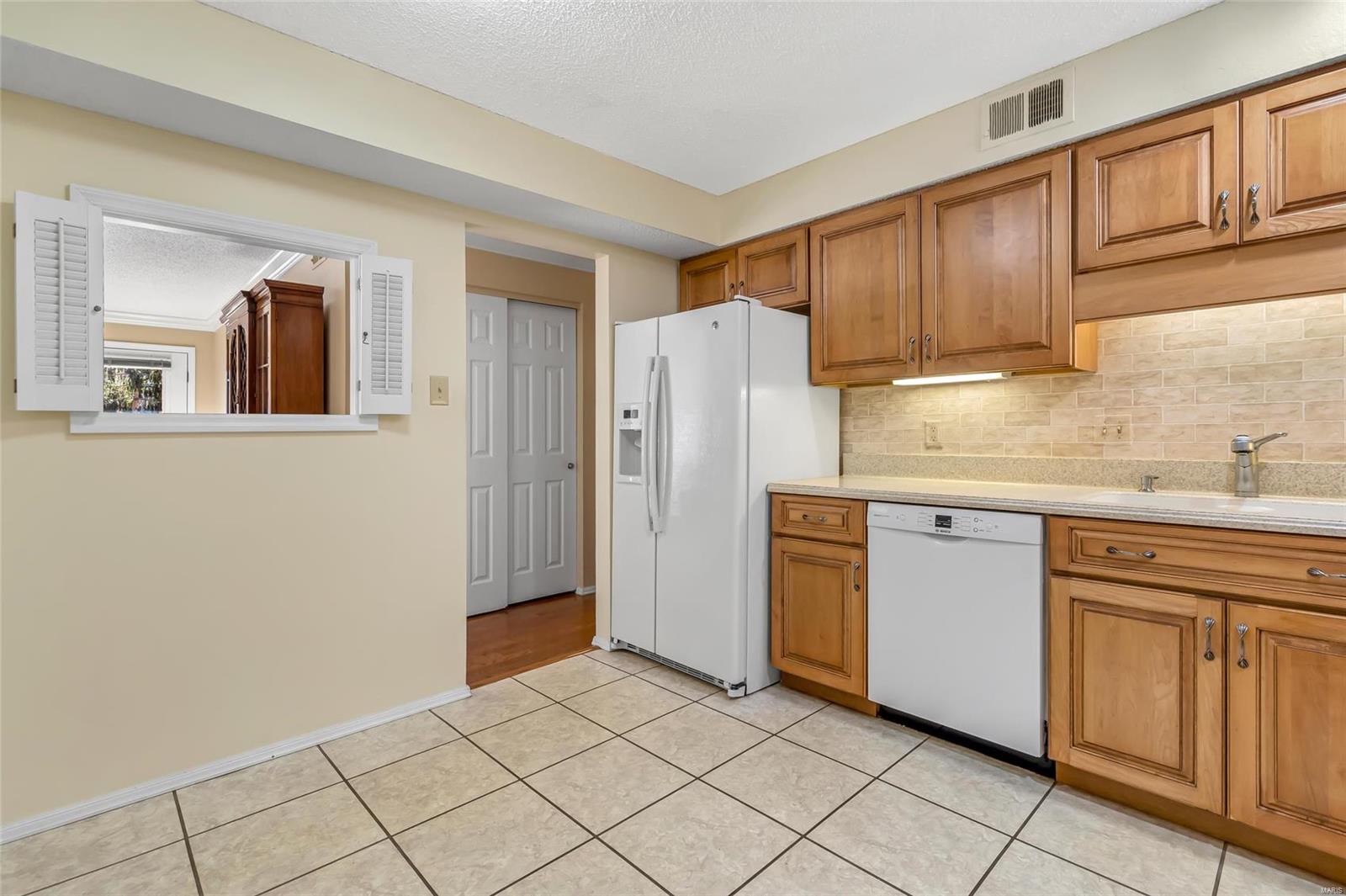 Kirkwood, Missouri 63122, United States, 2 Bedrooms Bedrooms, ,2 BathroomsBathrooms,Residential,Pending,13512