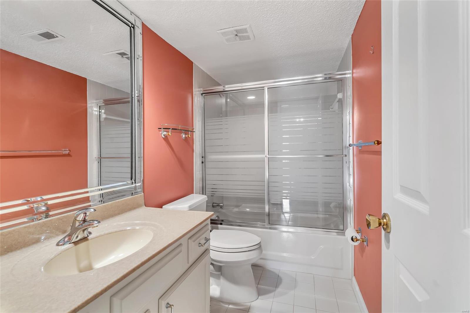 Kirkwood, Missouri 63122, United States, 2 Bedrooms Bedrooms, ,2 BathroomsBathrooms,Residential,Pending,13512