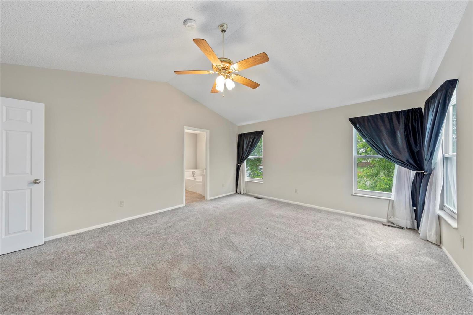 Country Crossing Manor - Residential