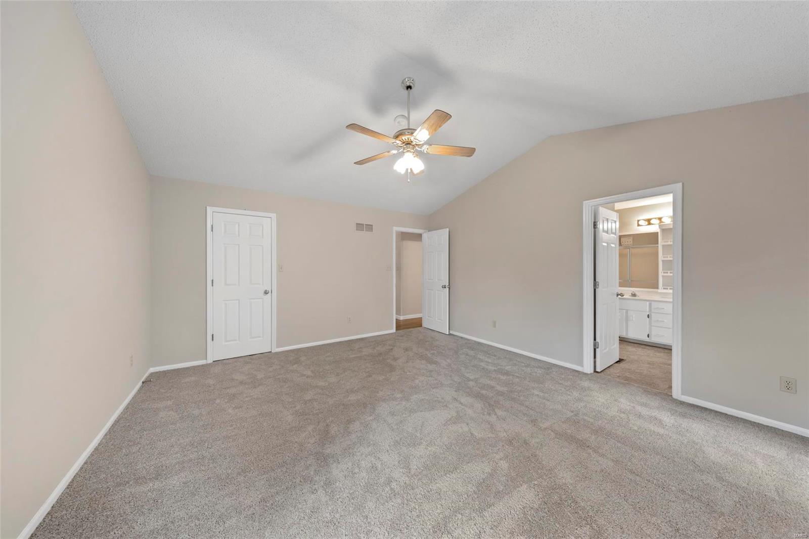 Country Crossing Manor - Residential