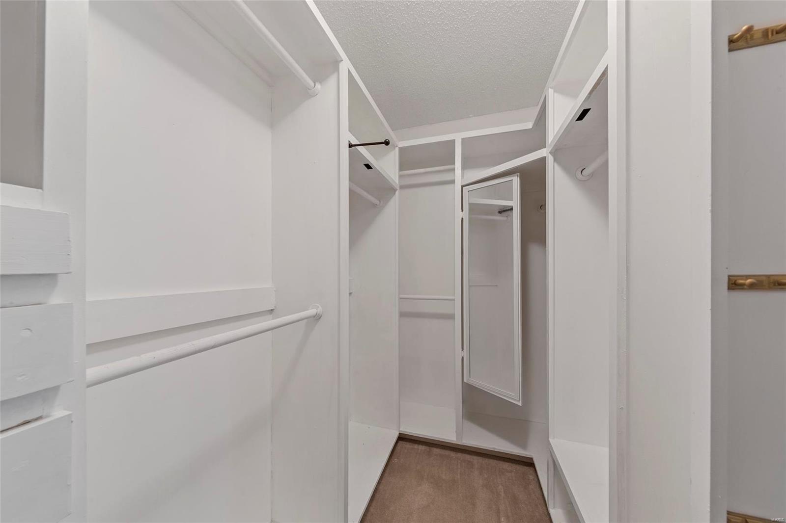 Country Crossing Manor - Residential