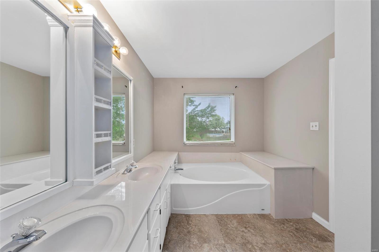 Country Crossing Manor - Residential