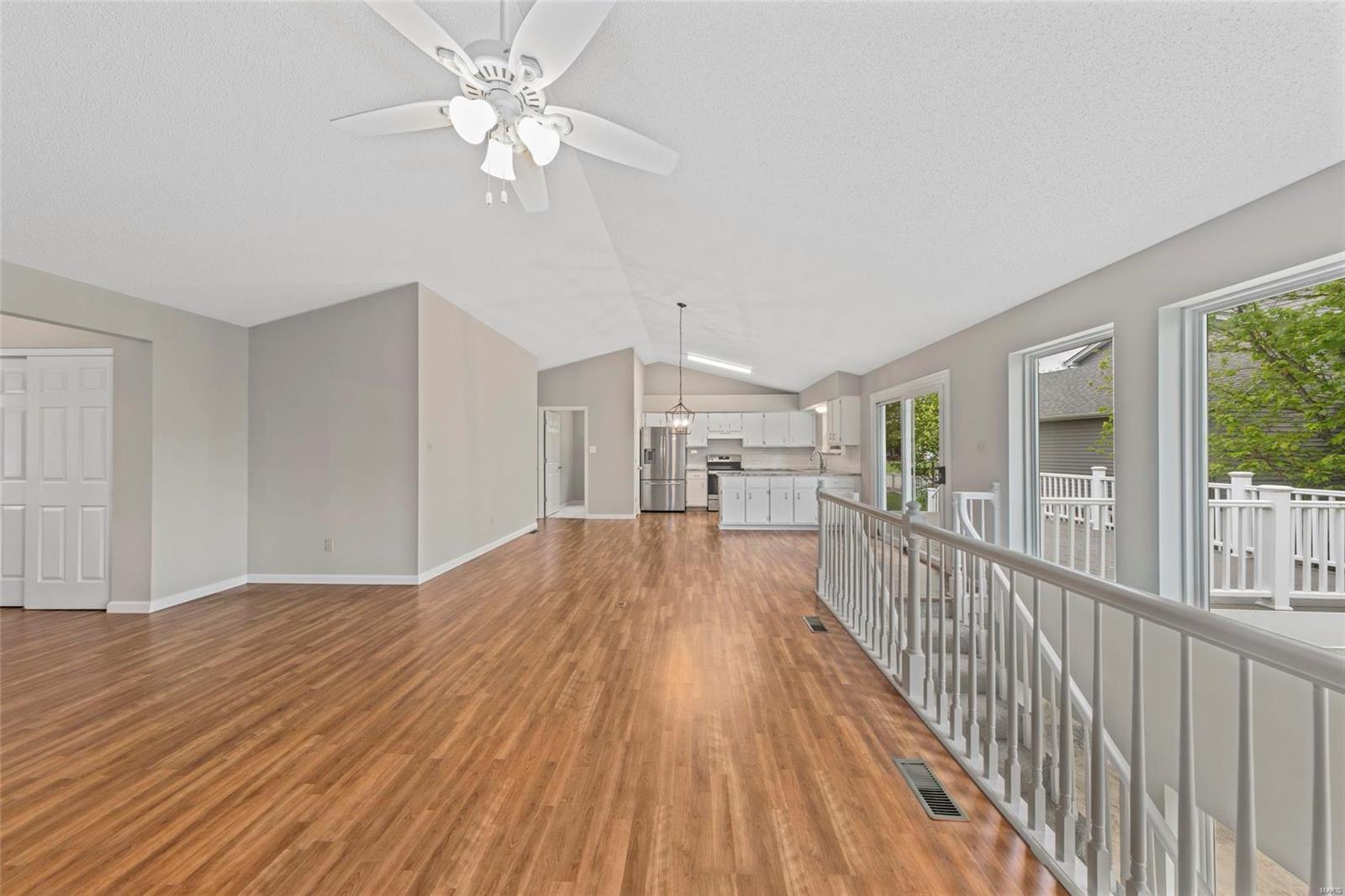 Country Crossing Manor - Residential