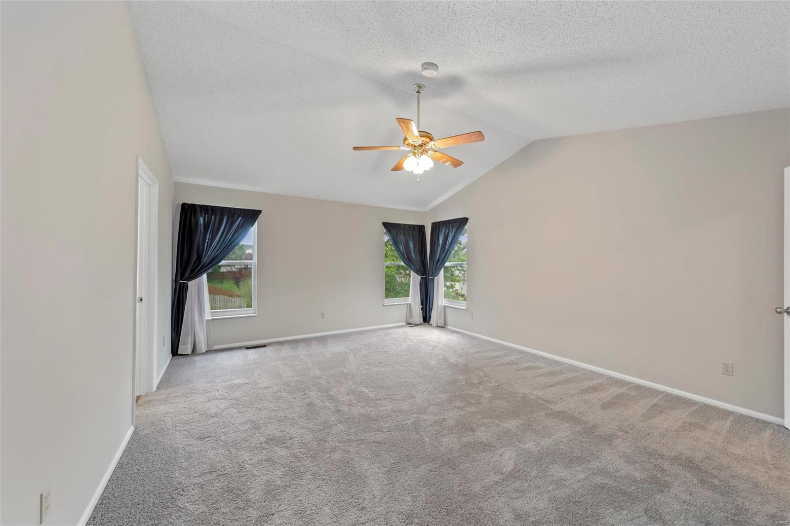 Country Crossing Manor - Residential