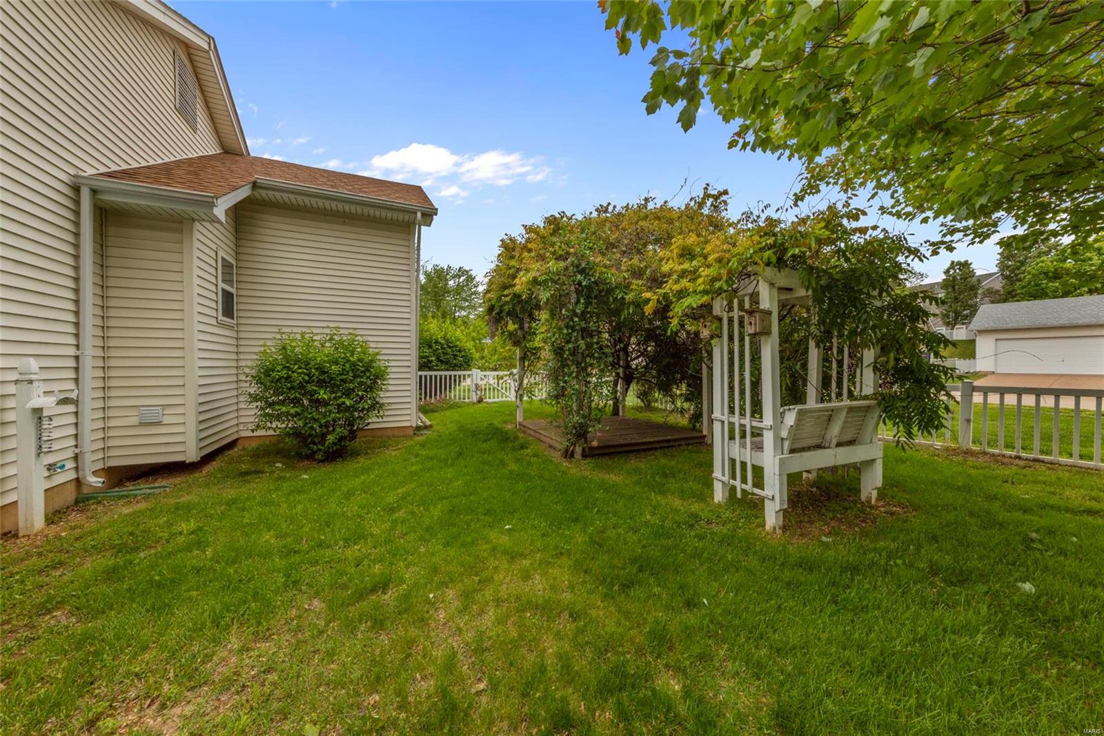 Country Crossing Manor - Residential