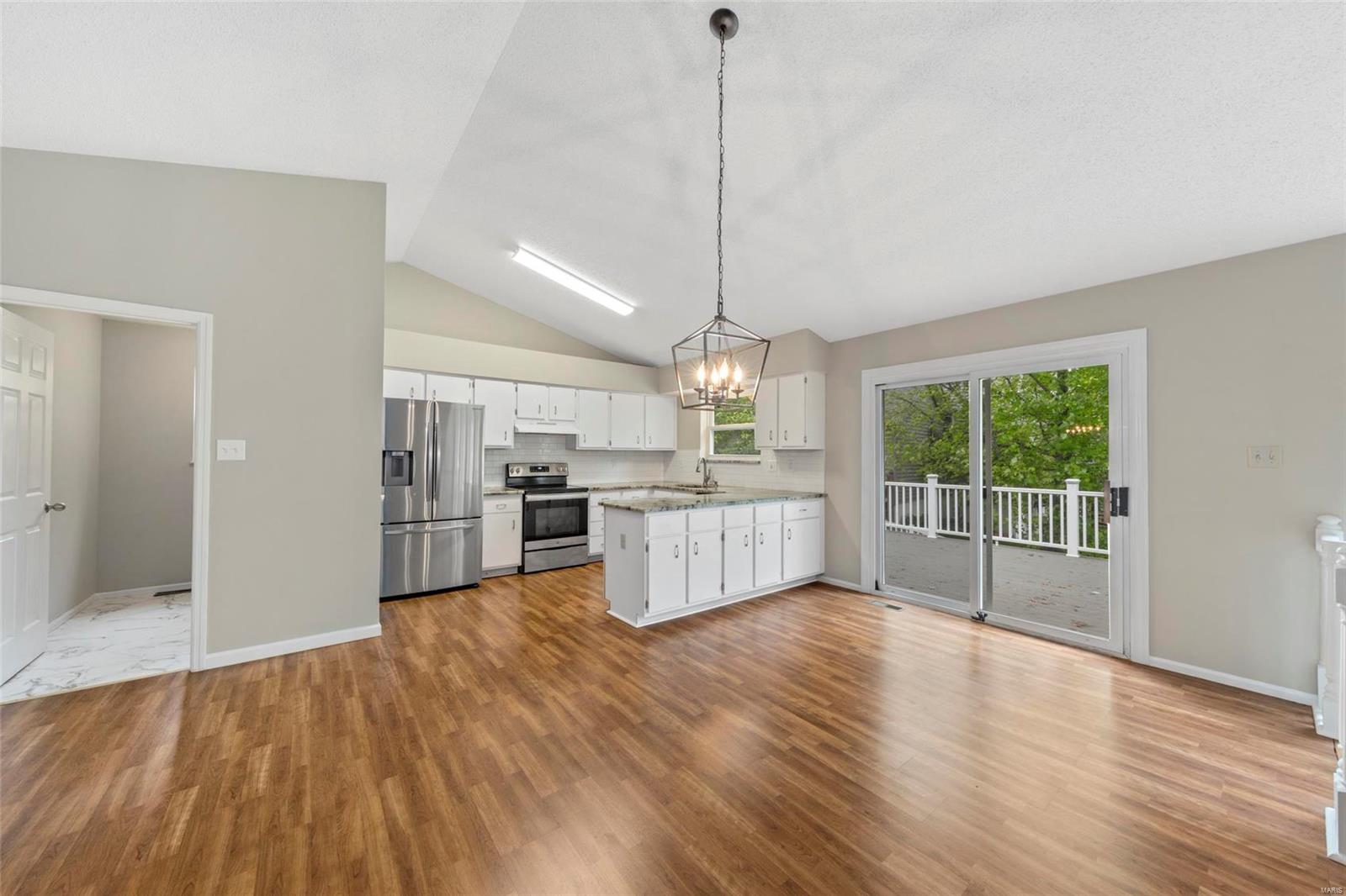 Country Crossing Manor - Residential