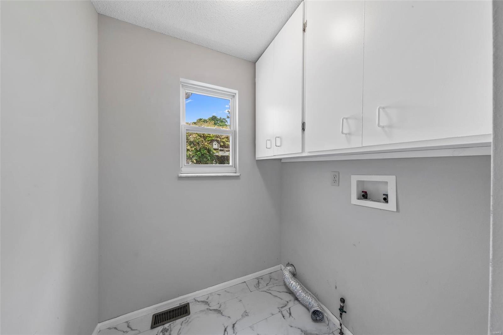 Country Crossing Manor - Residential