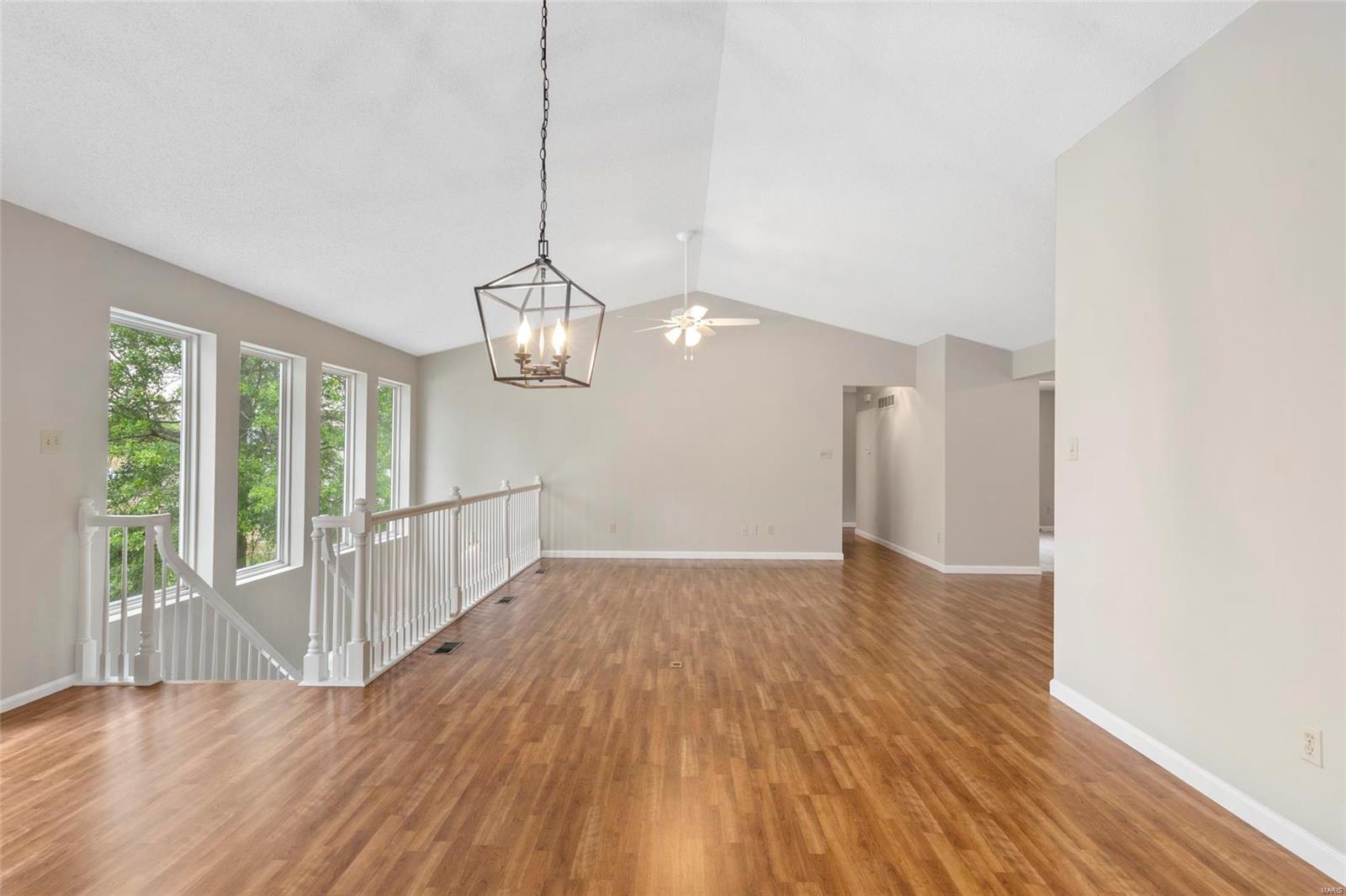 Country Crossing Manor - Residential