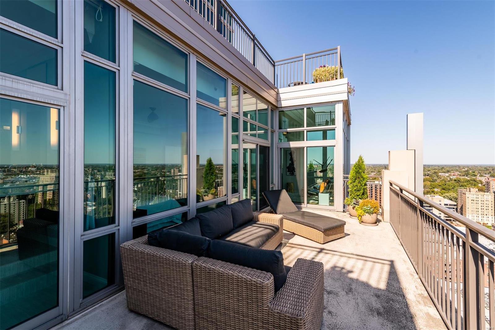 Park East Tower - Residential