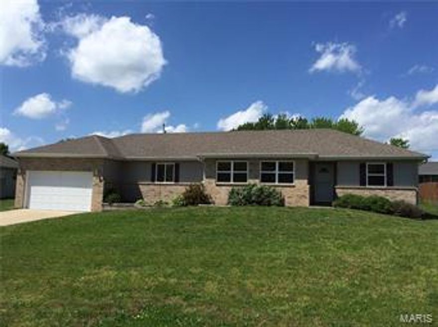 This home is located in Fremont Estates with over 1870 sq.ft., not far from the new Lebanon Middle School.  Split floor plan and very open.  Large Spacious kitchen with bar area and a built in desk/office.  Formal dining and a Living room with fireplace.  Master bedroom is a good size with walk-in closet and master bath.  Large back yard with fence, nice deck and swing set for the kids.