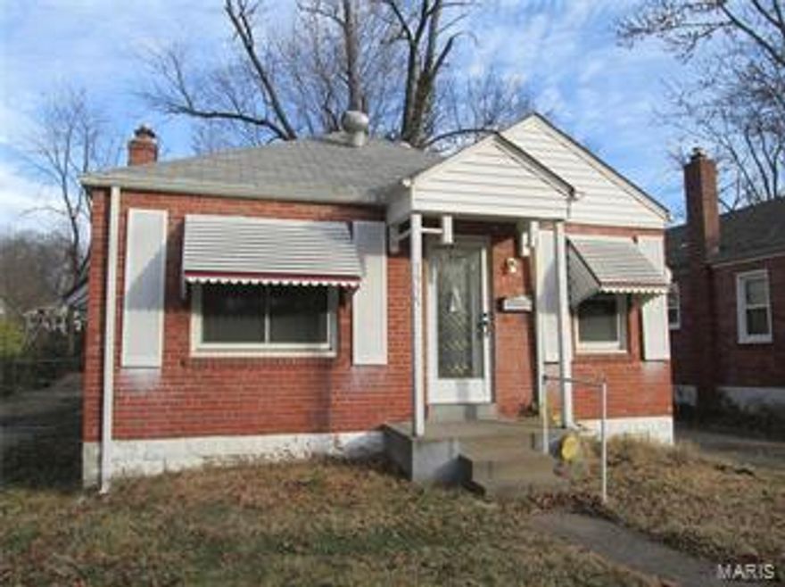 A lovely bungalow style home is waiting for you!! This home features hardwood flooring throughout, spacious 3 bedroom. A living area with lots of natural light! A nice size kitchen great for the chef of the home. A fenced-in backyard this is a home you don't want to miss. Schedule a showing today! The property was built prior to 1978 and lead-based paint potentially exists.