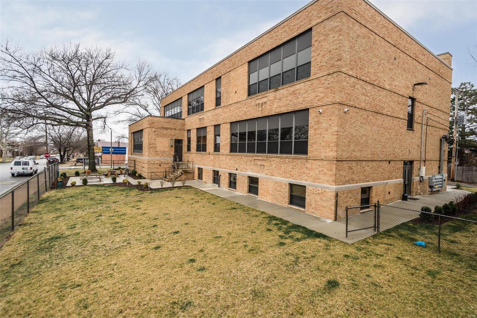 City/St Louis - Residential Income