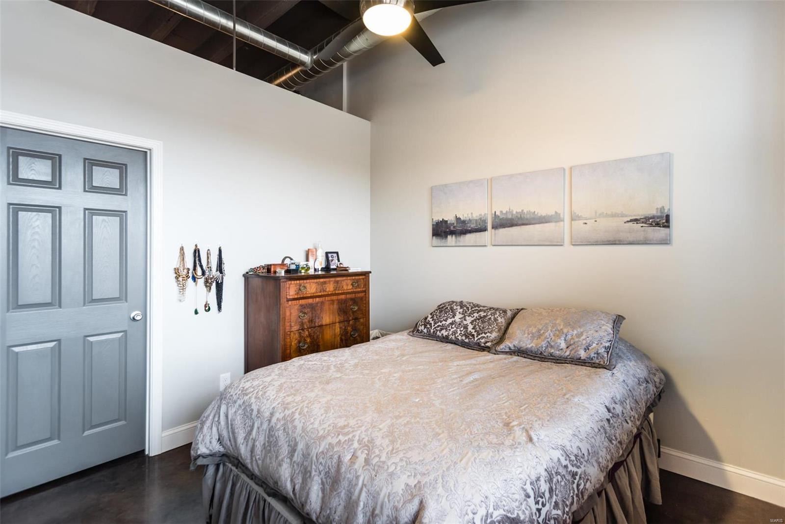 City/St Louis - Residential Income