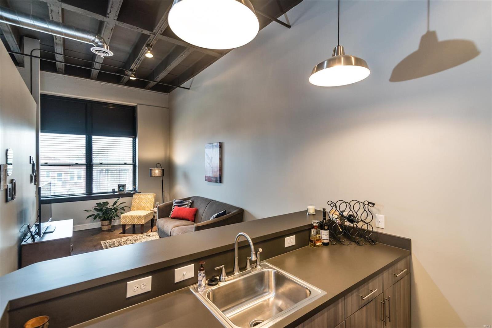 City/St Louis - Residential Income