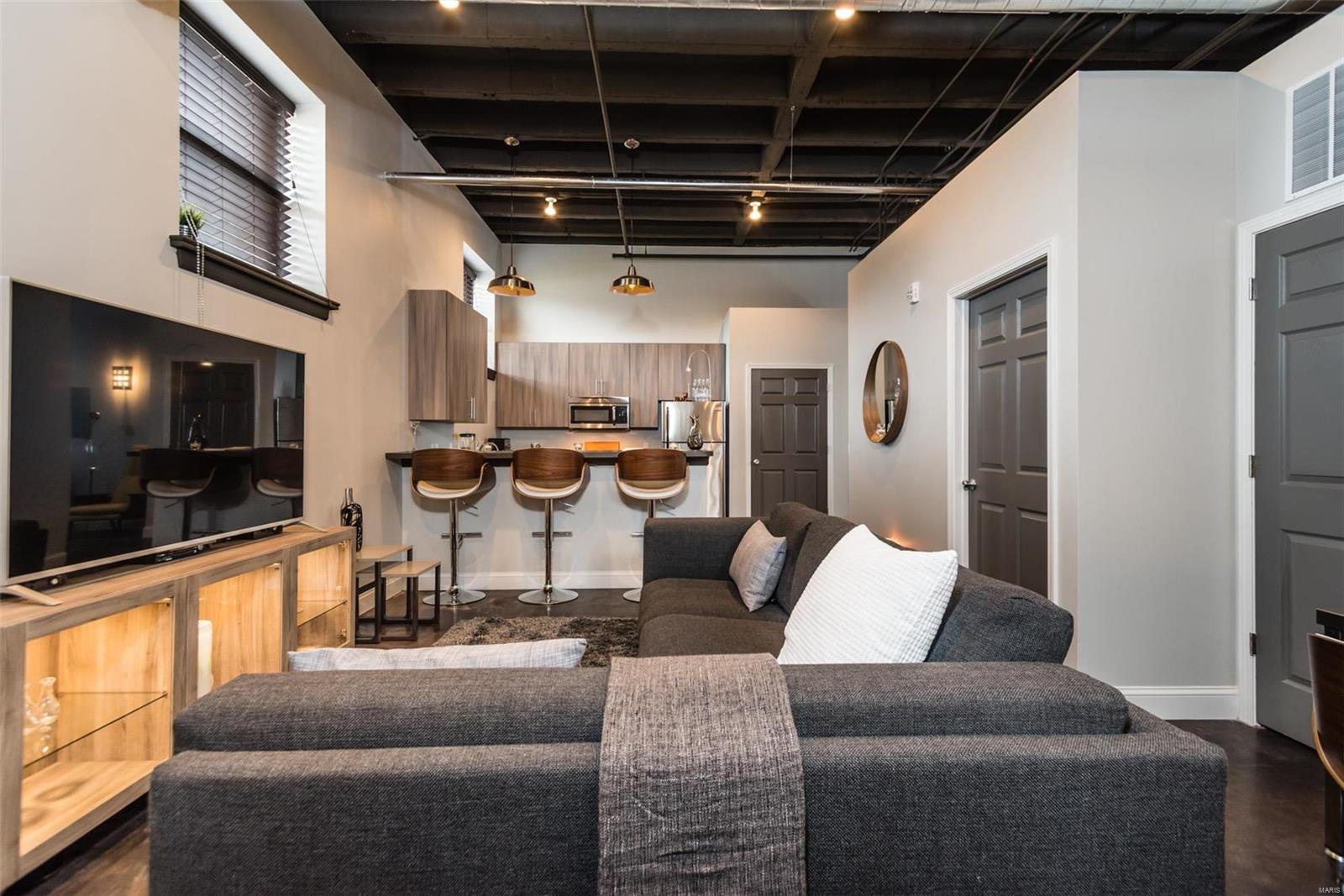 City/St Louis - Residential Income