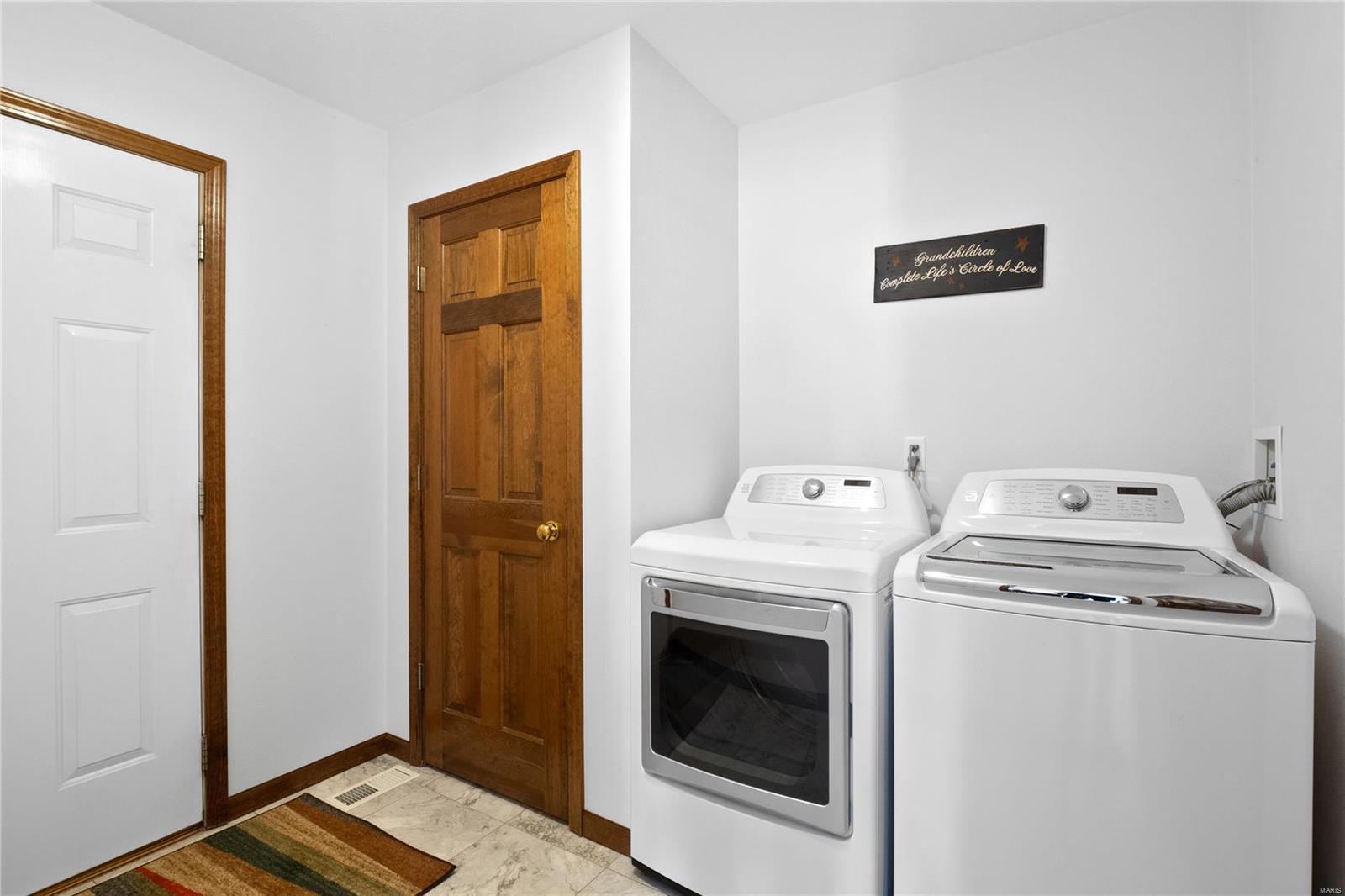 Waterloo, Illinois 62298, United States, 3 Bedrooms Bedrooms, ,3 BathroomsBathrooms,Residential,Pending,26307