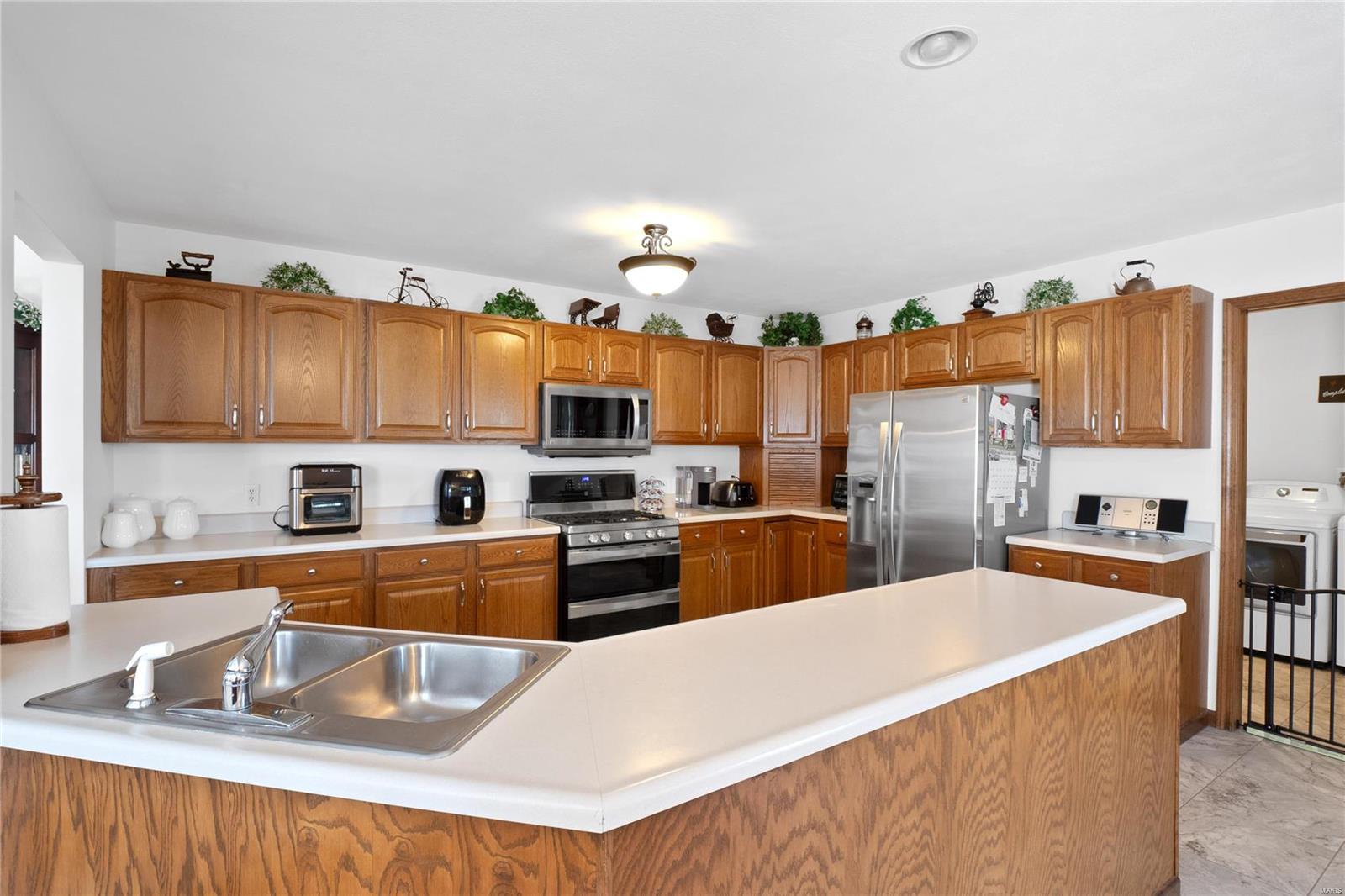 Waterloo, Illinois 62298, United States, 3 Bedrooms Bedrooms, ,3 BathroomsBathrooms,Residential,Pending,26307