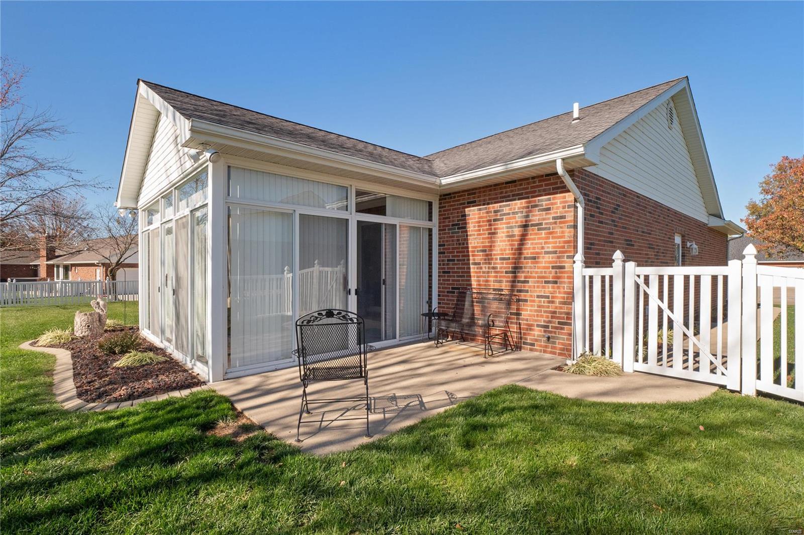 Waterloo, Illinois 62298, United States, 3 Bedrooms Bedrooms, ,3 BathroomsBathrooms,Residential,Pending,26307