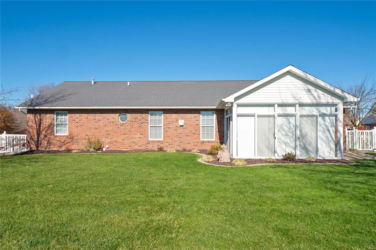 Waterloo, Illinois 62298, United States, 3 Bedrooms Bedrooms, ,3 BathroomsBathrooms,Residential,Pending,26307