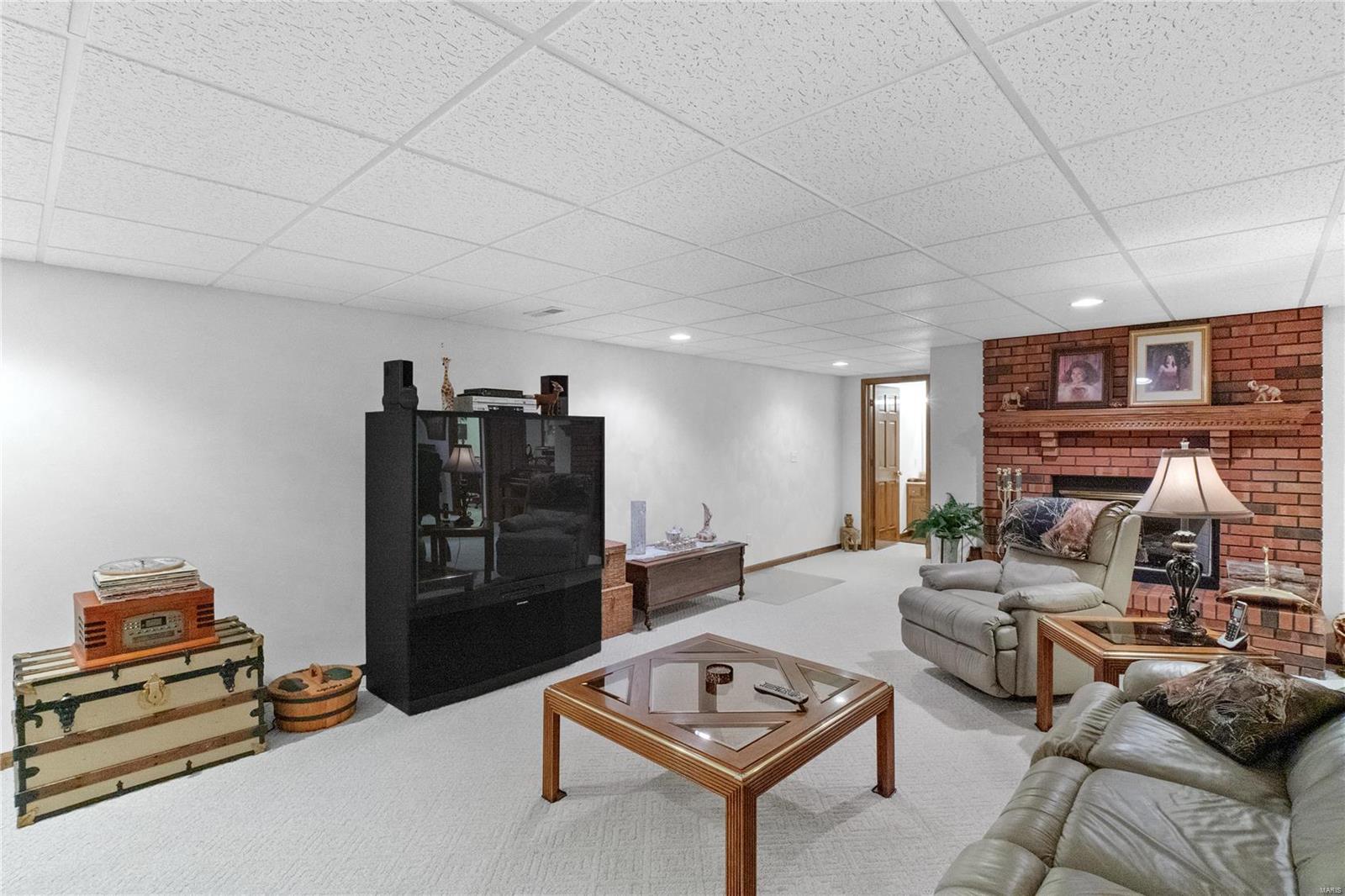 Waterloo, Illinois 62298, United States, 3 Bedrooms Bedrooms, ,3 BathroomsBathrooms,Residential,Pending,26307